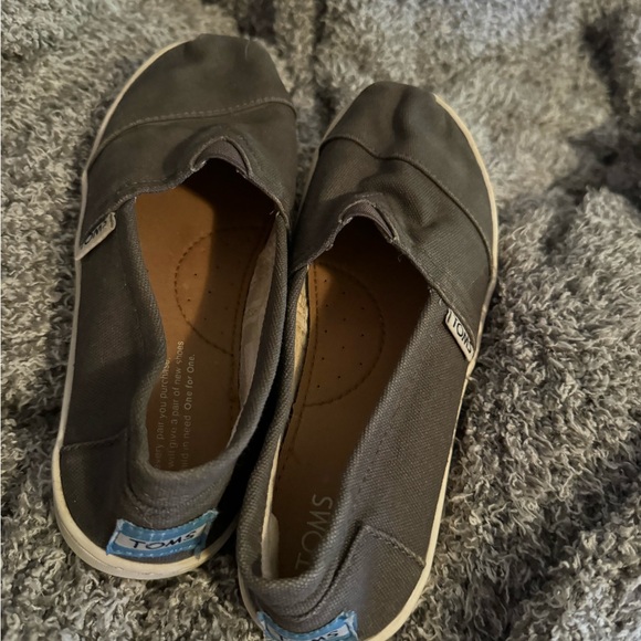 Kids Toms used gently - Picture 3 of 4